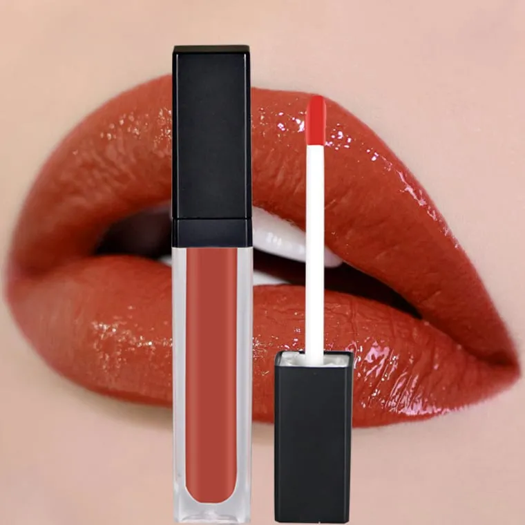 Lucidalabbra opaco a marchio privato e rossetto liquido metallico
