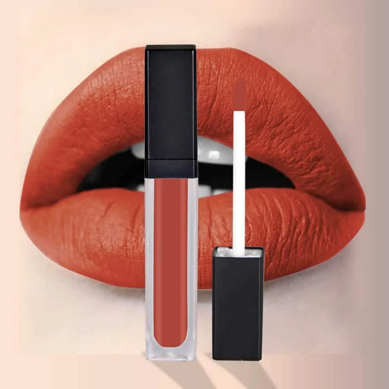 Lucidalabbra opaco a marchio privato e rossetto liquido metallico