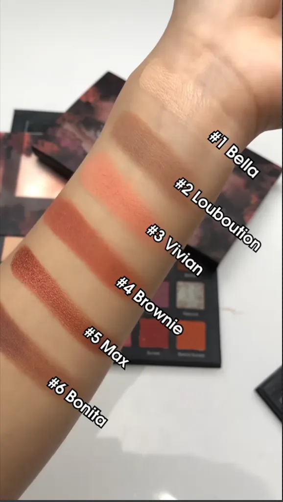 Palette di ombretti ad alta pigmentazione a 18 colori Private Label - ES0612